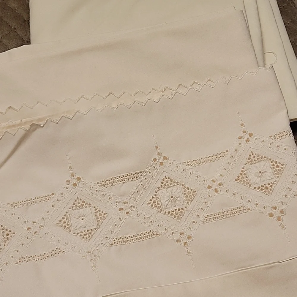 Vintage Cannon Comfortcale 250 thread 60 cotton 40 polyester Twin‎ cream 2pc set